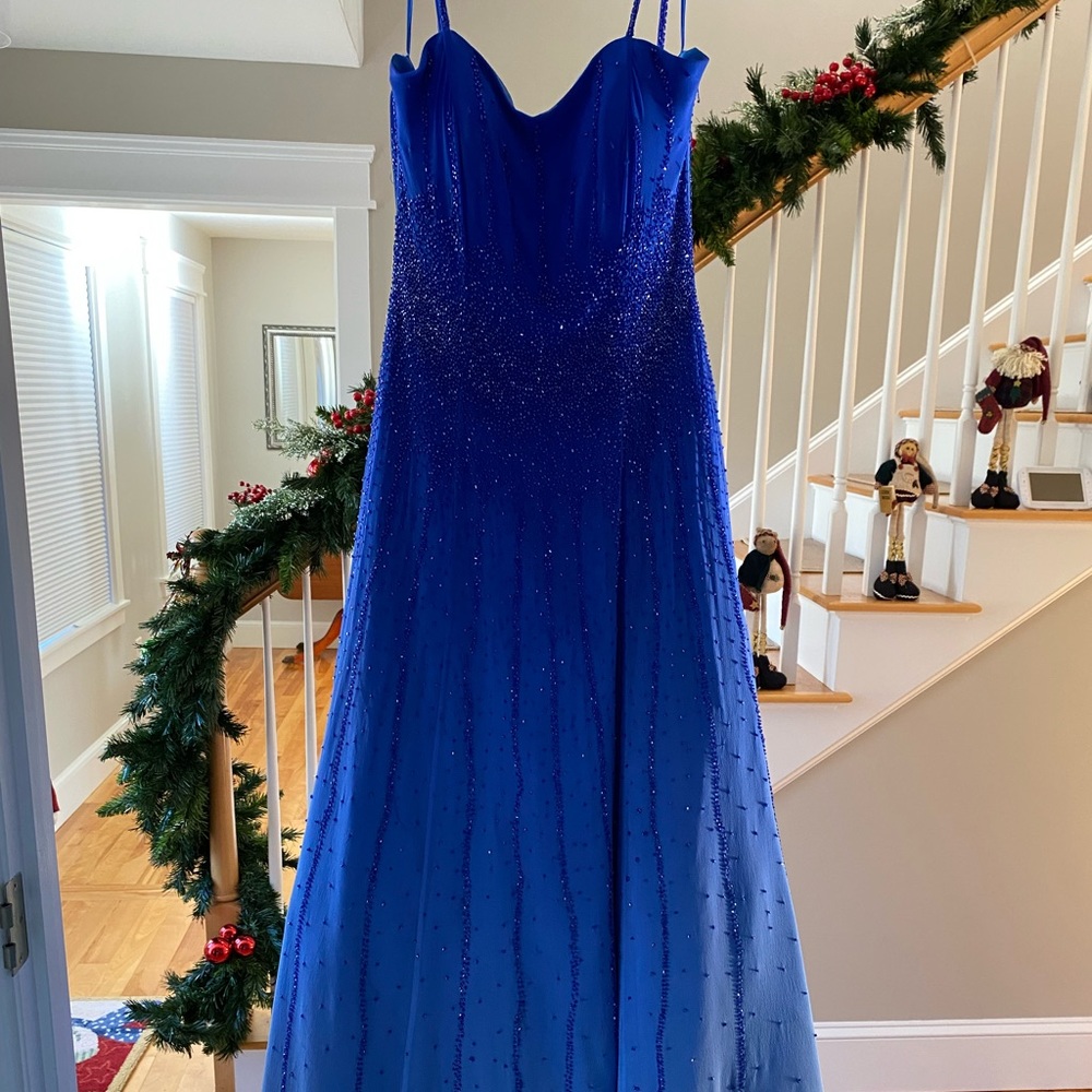 Gorgeous formal dress in royal blue